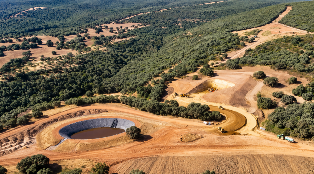 Abenójar Tungsten Raises €170 Million in London Listing as El Moto Mine Advances
